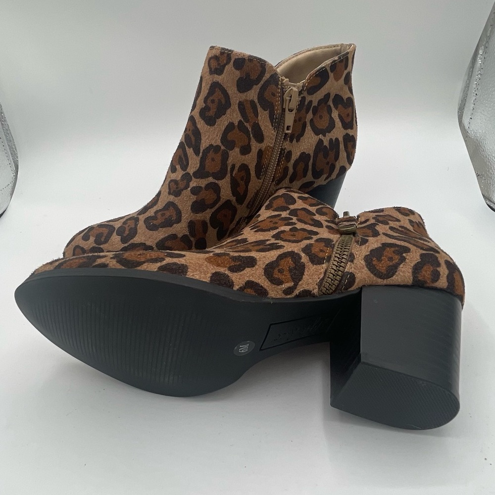Women’s Leopard Print Booties Size 6 - image 6